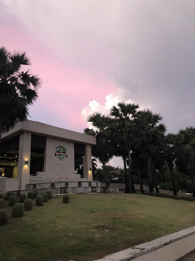 Гостевой дом Suwan Golf & Country Club Nakhon Chai Si Экстерьер фото