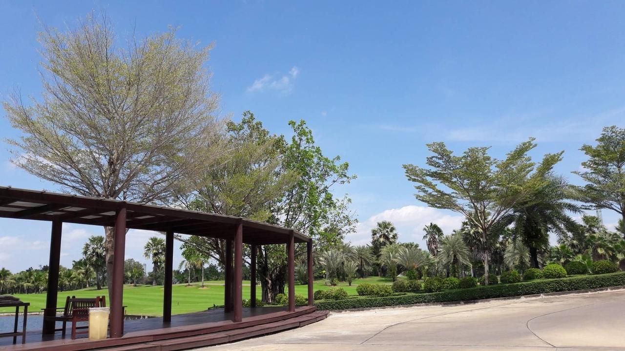 Гостевой дом Suwan Golf & Country Club Nakhon Chai Si Экстерьер фото